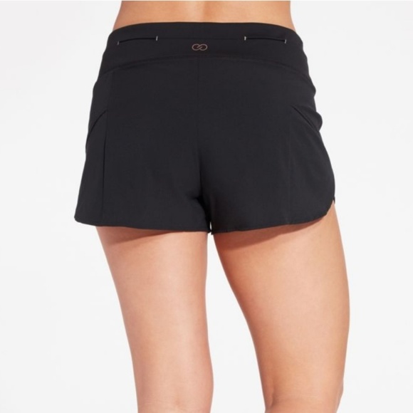 Calia Carrie Underwood Anywhere Petal Hem Shorts - Picture 2 of 7